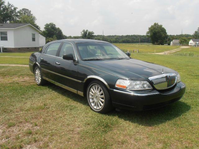 2003 Lincoln Town Car DOWN 4.9 WAC