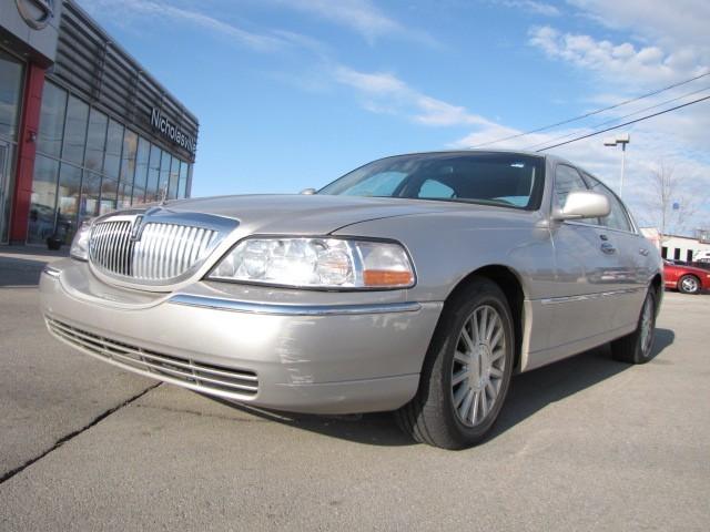 2003 Lincoln Town Car Alpha