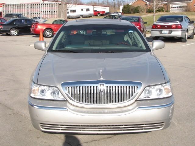 2003 Lincoln Town Car Alpha