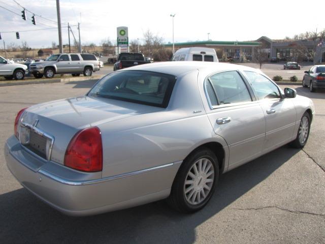 2003 Lincoln Town Car Alpha