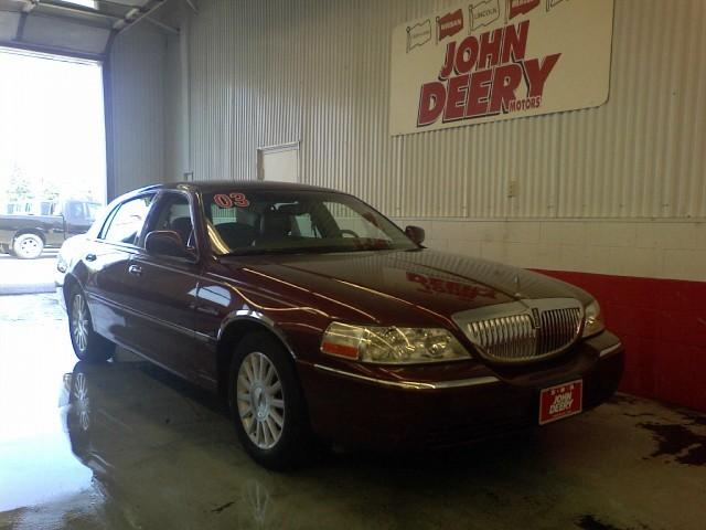 2003 Lincoln Town Car EX 3.5L 5spd Auto Leather, DVD