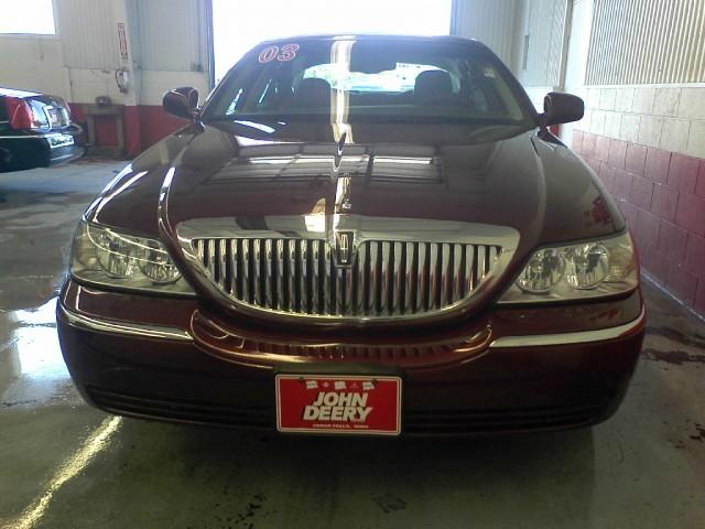 2003 Lincoln Town Car EX 3.5L 5spd Auto Leather, DVD