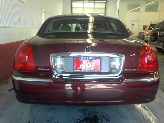 2003 Lincoln Town Car EX 3.5L 5spd Auto Leather, DVD