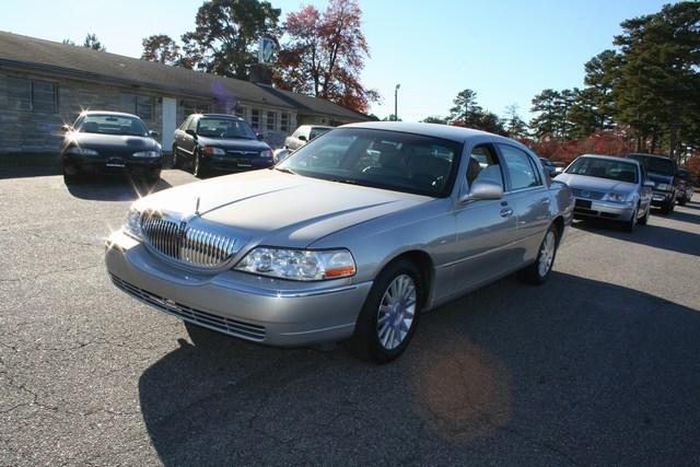 2003 Lincoln Town Car DOWN 4.9 WAC