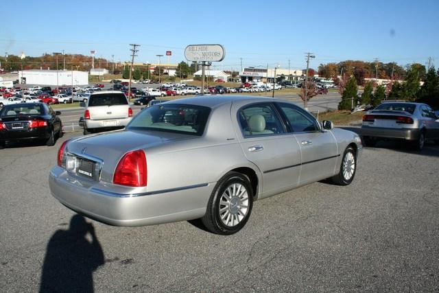 2003 Lincoln Town Car DOWN 4.9 WAC