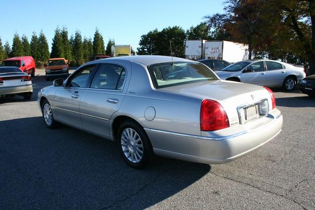 2003 Lincoln Town Car DOWN 4.9 WAC