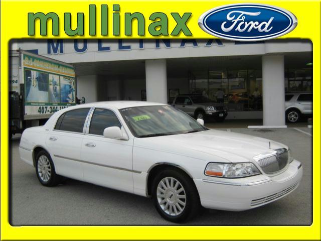 2003 Lincoln Town Car Unknown