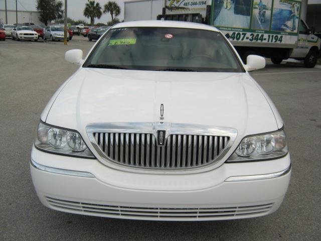 2003 Lincoln Town Car Unknown