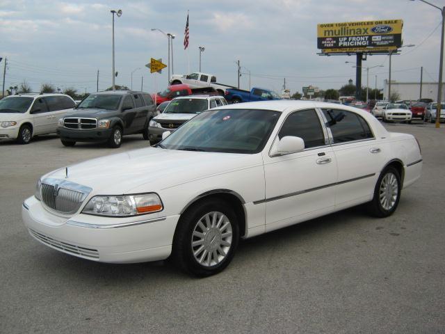 2003 Lincoln Town Car Unknown