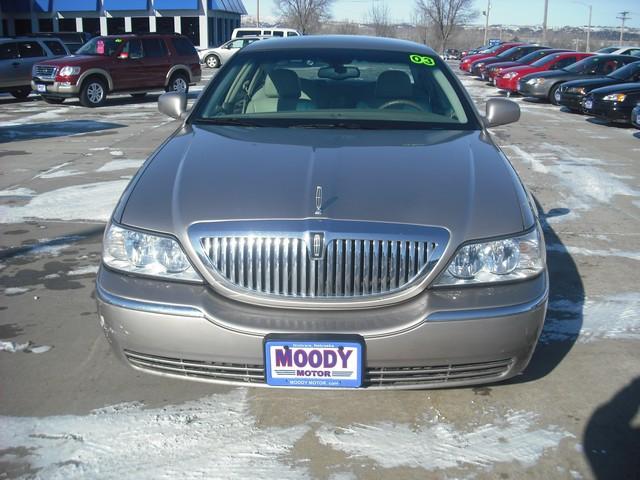 2003 Lincoln Town Car DOWN 4.9 WAC