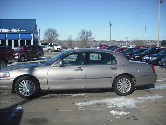 2003 Lincoln Town Car DOWN 4.9 WAC