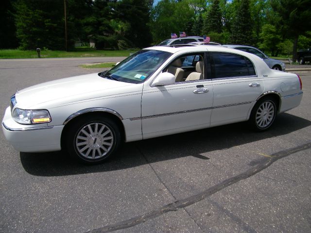 2003 Lincoln Town Car DOWN 4.9 WAC