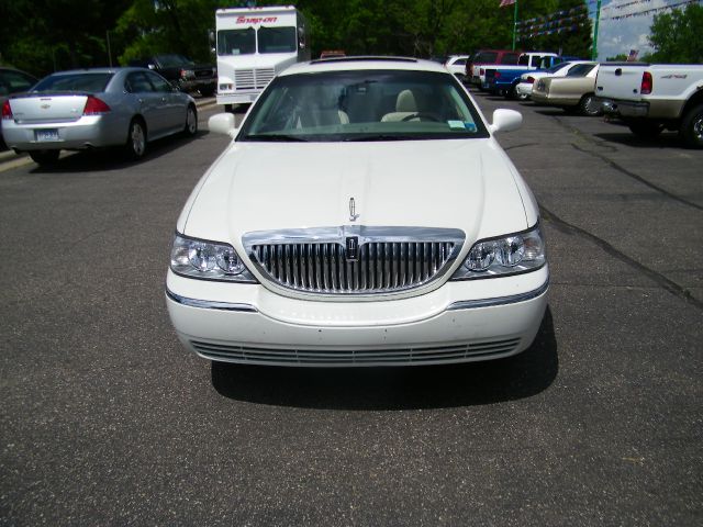 2003 Lincoln Town Car DOWN 4.9 WAC