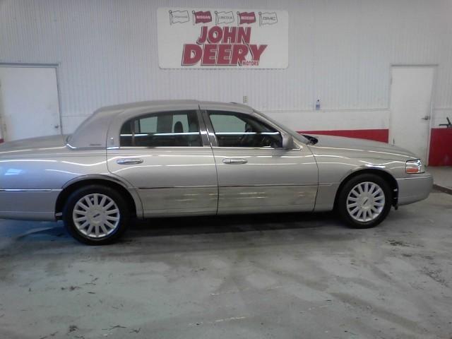 2003 Lincoln Town Car 4dr Sdn SL Auto