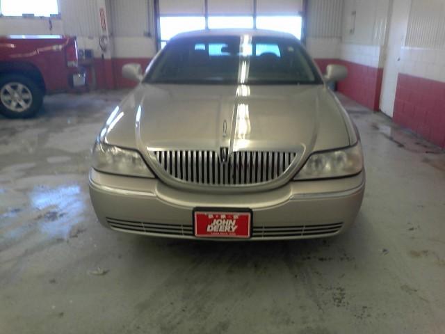 2003 Lincoln Town Car 4dr Sdn SL Auto