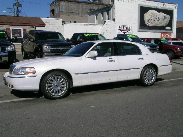 2003 Lincoln Town Car DOWN 4.9 WAC