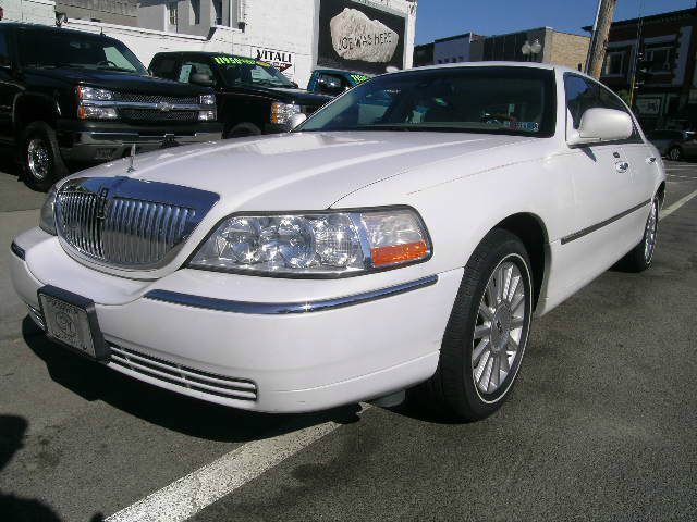 2003 Lincoln Town Car DOWN 4.9 WAC