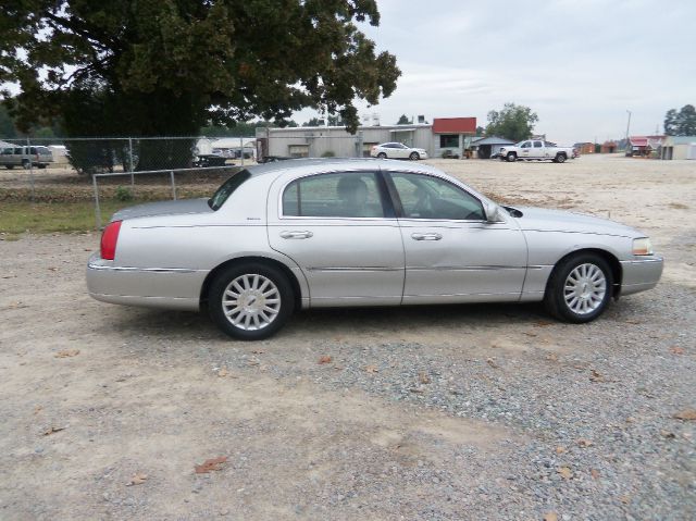 2003 Lincoln Town Car DOWN 4.9 WAC