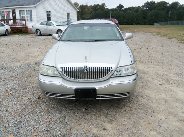 2003 Lincoln Town Car DOWN 4.9 WAC