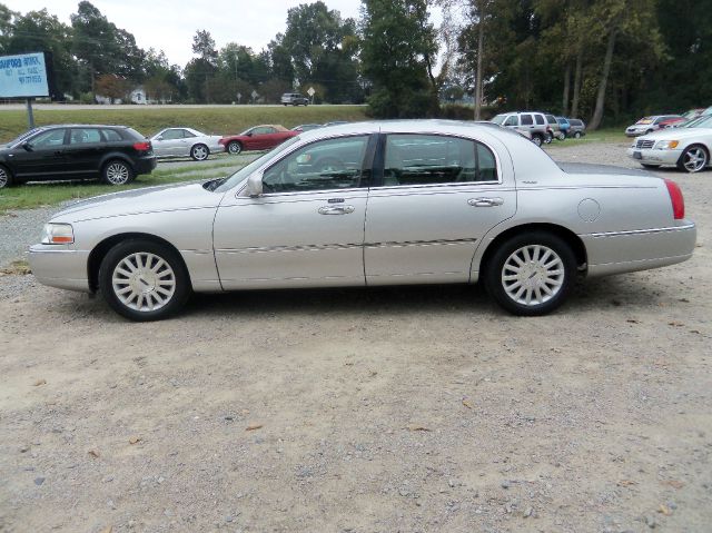 2003 Lincoln Town Car DOWN 4.9 WAC