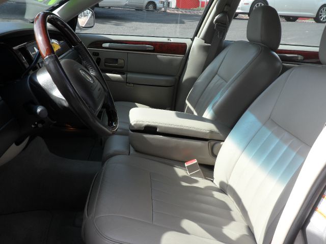 2003 Lincoln Town Car DOWN 4.9 WAC