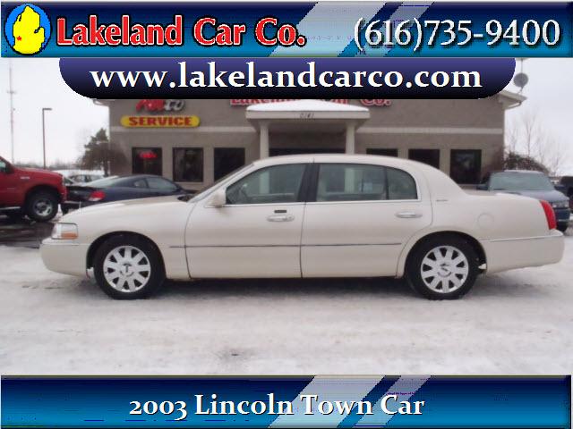 2003 Lincoln Town Car 2WD 4dr Supercab 126