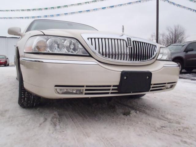 2003 Lincoln Town Car 2WD 4dr Supercab 126