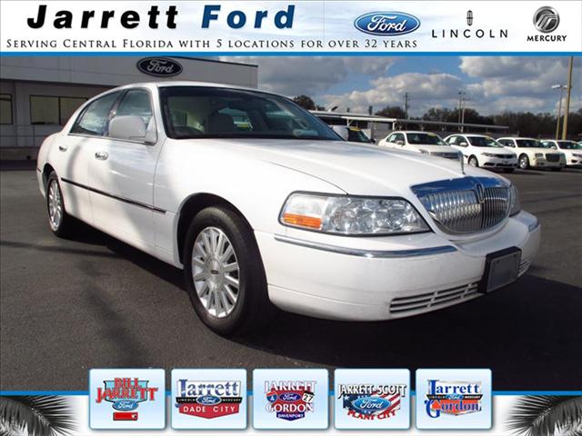 2003 Lincoln Town Car SLT Club Cab 2WD