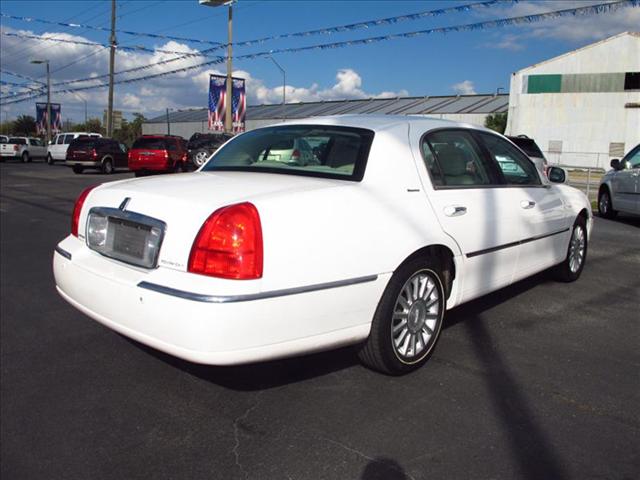 2003 Lincoln Town Car SLT Club Cab 2WD