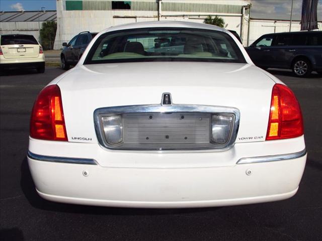 2003 Lincoln Town Car SLT Club Cab 2WD