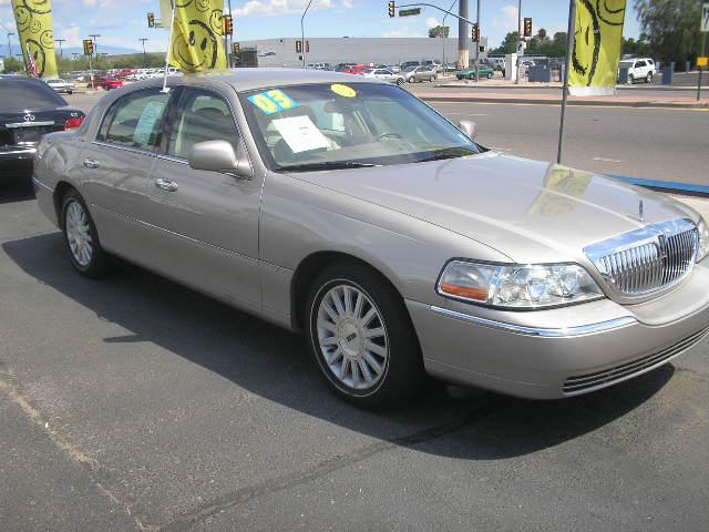 2003 Lincoln Town Car DOWN 4.9 WAC