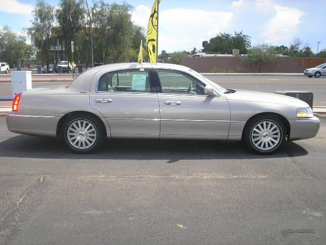 2003 Lincoln Town Car DOWN 4.9 WAC