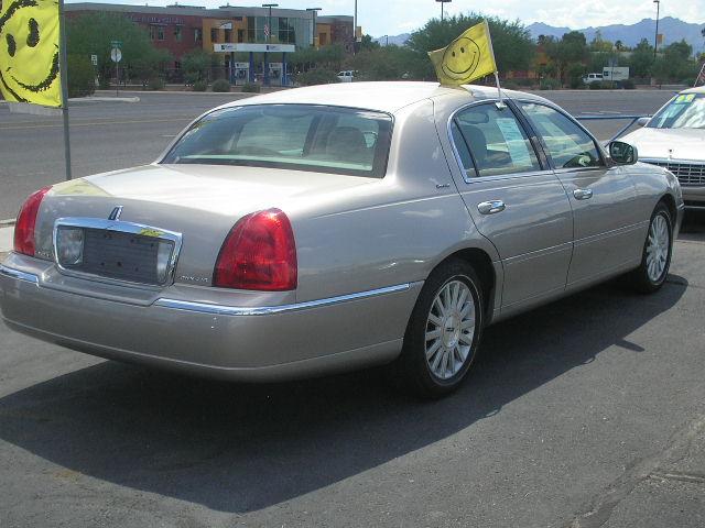 2003 Lincoln Town Car DOWN 4.9 WAC