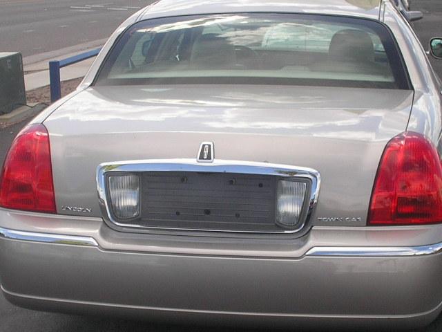 2003 Lincoln Town Car DOWN 4.9 WAC