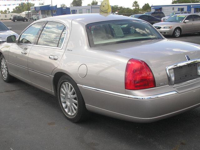 2003 Lincoln Town Car DOWN 4.9 WAC