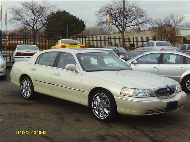 2003 Lincoln Town Car 2WD CREW CAB 12