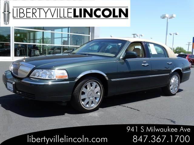 2003 Lincoln Town Car LT FWD 1SD