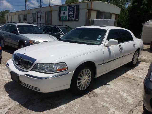 2003 Lincoln Town Car DOWN 4.9 WAC