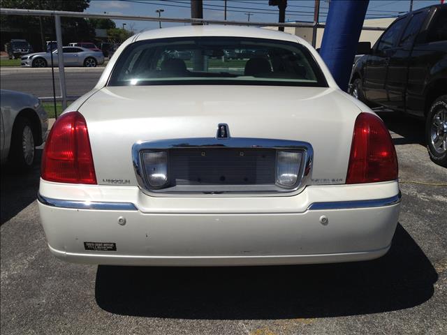 2003 Lincoln Town Car DOWN 4.9 WAC