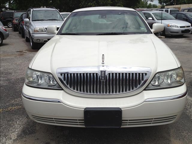 2003 Lincoln Town Car DOWN 4.9 WAC