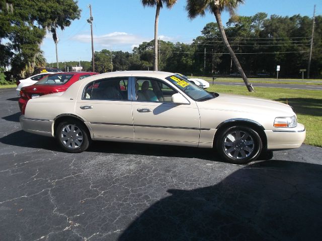 2003 Lincoln Town Car ZR-2 Extended Cab