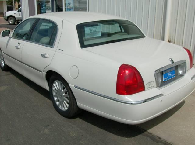 2003 Lincoln Town Car DOWN 4.9 WAC