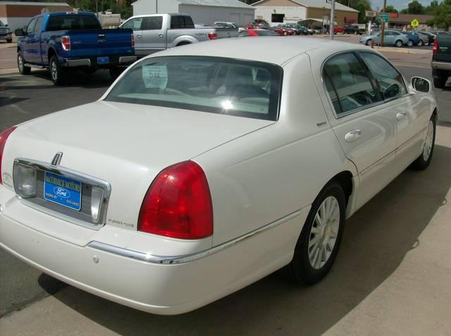 2003 Lincoln Town Car DOWN 4.9 WAC