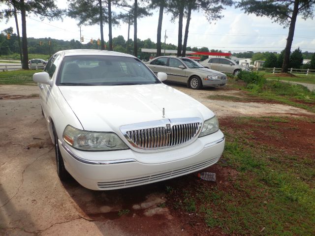 2003 Lincoln Town Car DOWN 4.9 WAC