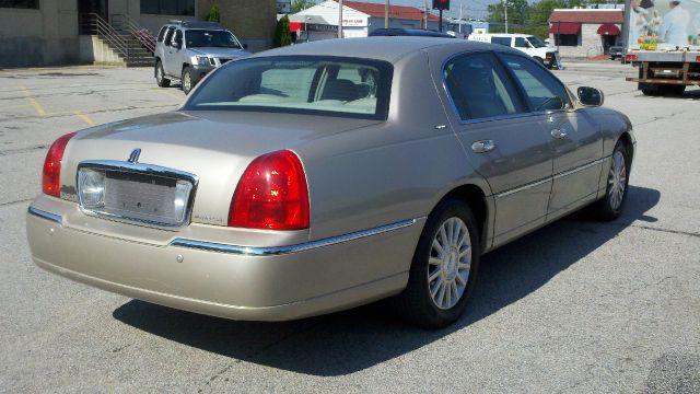 2004 Lincoln Town Car DOWN 4.9 WAC