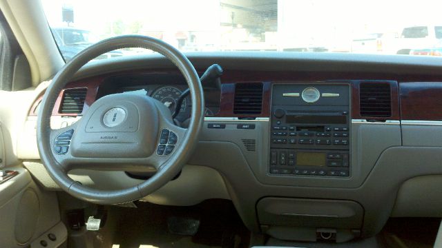 2004 Lincoln Town Car DOWN 4.9 WAC