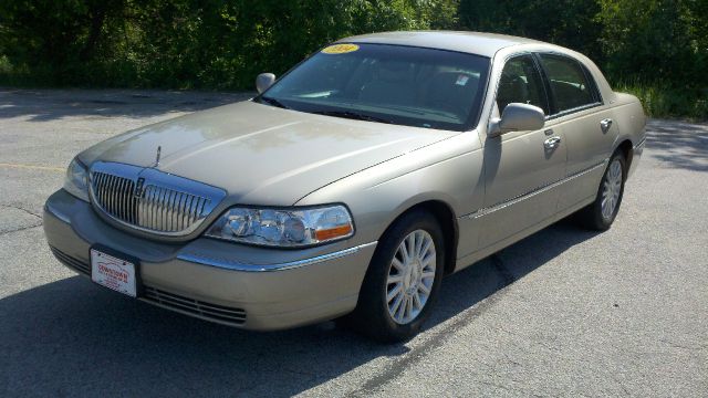 2004 Lincoln Town Car DOWN 4.9 WAC