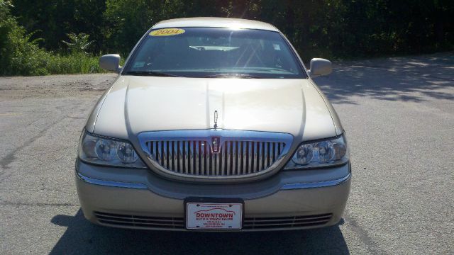 2004 Lincoln Town Car DOWN 4.9 WAC