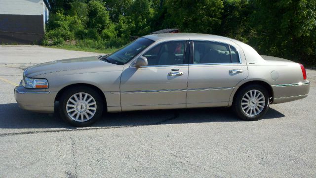 2004 Lincoln Town Car DOWN 4.9 WAC