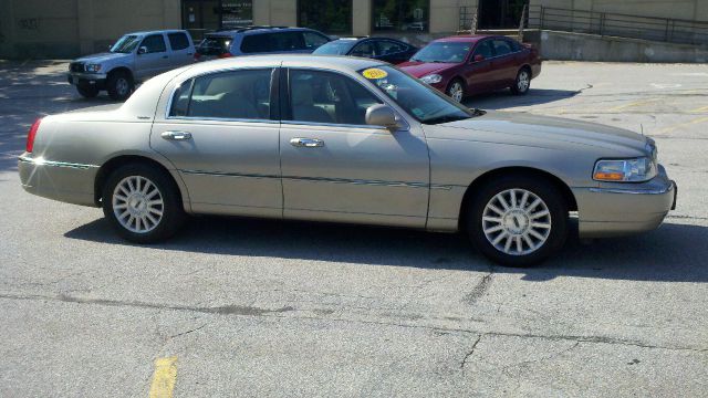 2004 Lincoln Town Car DOWN 4.9 WAC